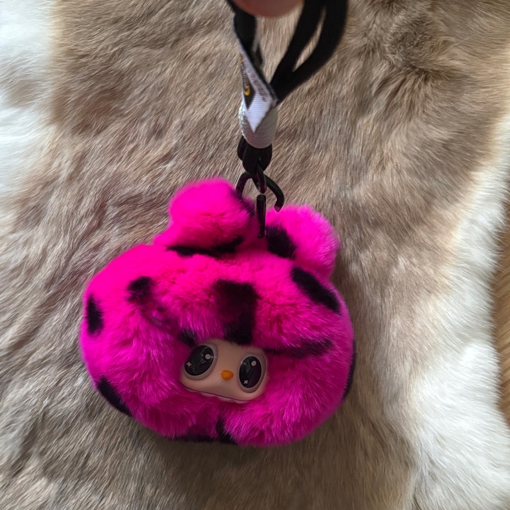 Labubu head Fur Keychain - Picture 4 of 4
